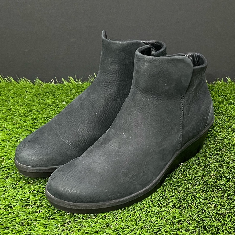 Ecco Black Nubuck Waterproof Ankle Boots. Size 38/US 7.5-8.
